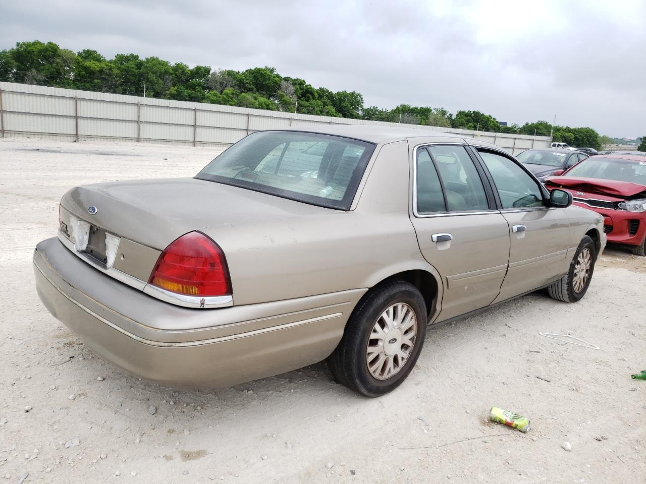 Photo 4 from auction – 2003 FORD CROWN VICT with VIN 2FAFP74W23X103333