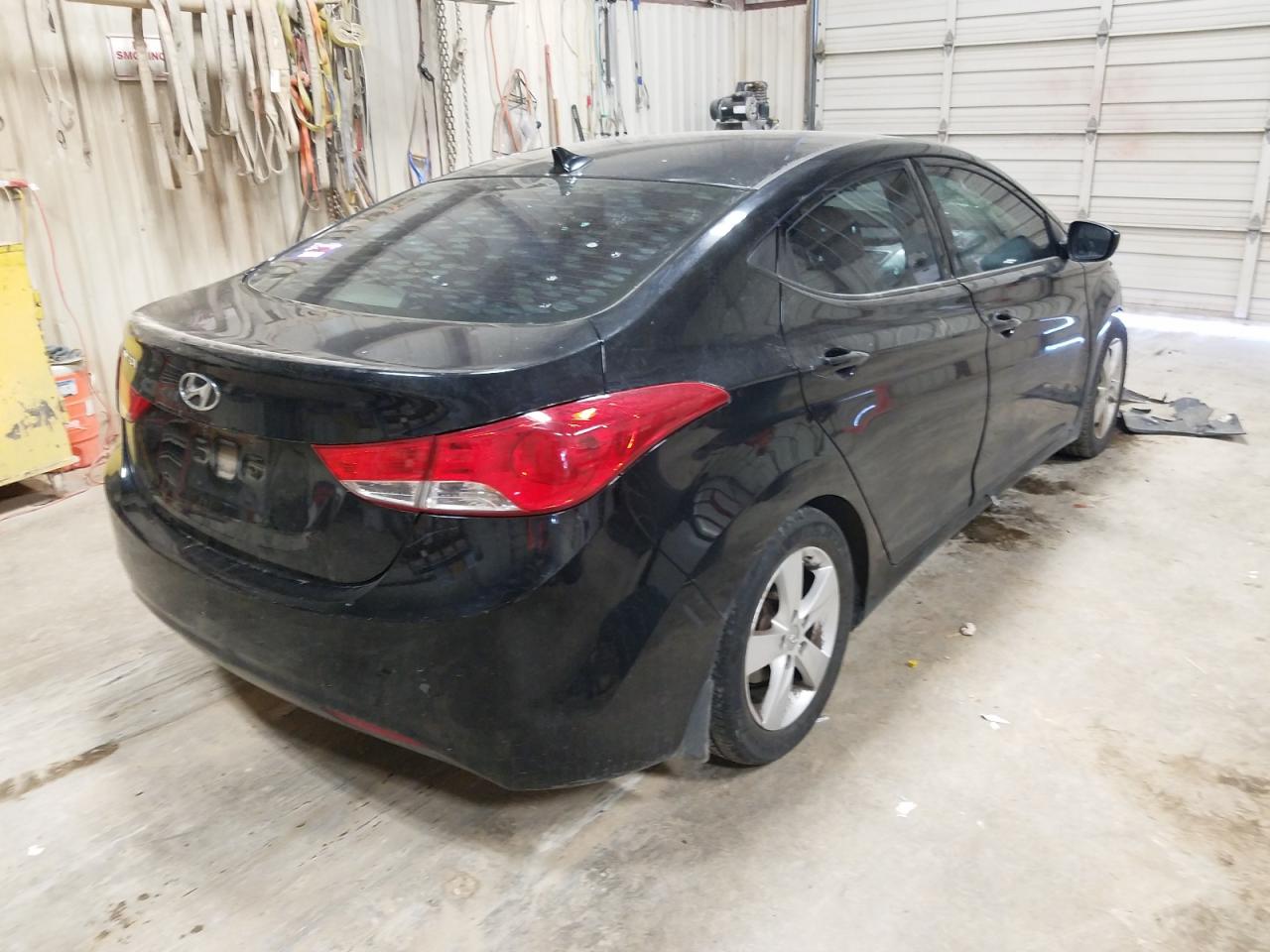 Photo 4 from auction – 2013 HYUNDAI ELANTRA GL with VIN 5NPDH4AE2DH427894