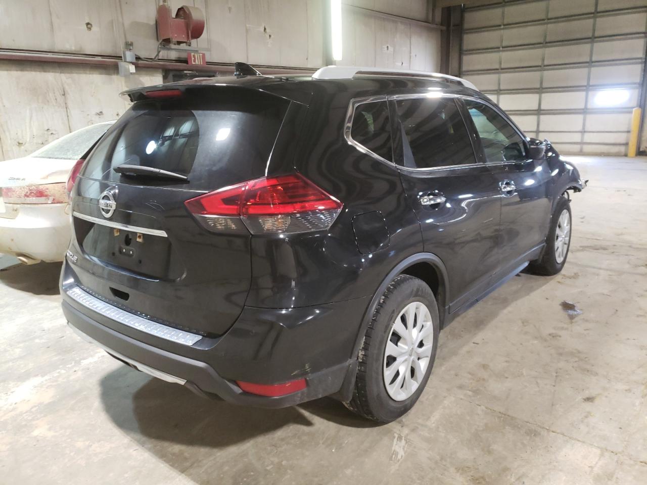 Photo 4 from auction – 2017 NISSAN ROGUE S with VIN 5N1AT2MT6HC793497