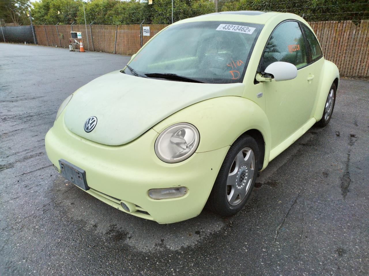 Photo 2 from auction – 2001 VOLKSWAGEN NEW BEETLE with VIN 3VWCD21C61M474455
