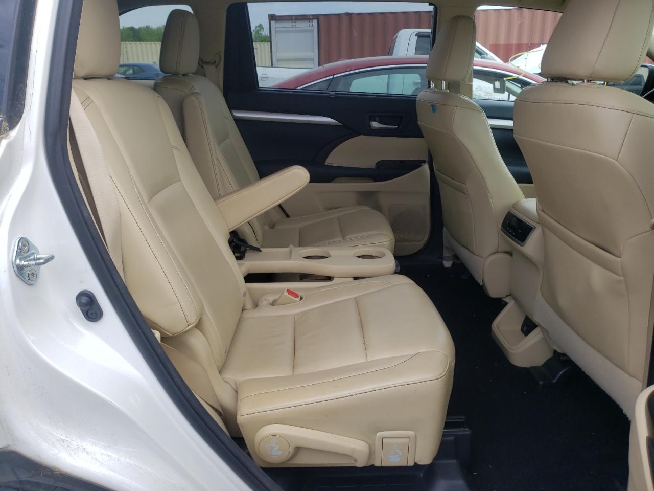 Photo 6 from auction – 2015 TOYOTA HIGHLANDER with VIN 5TDKKRFH7FS058536