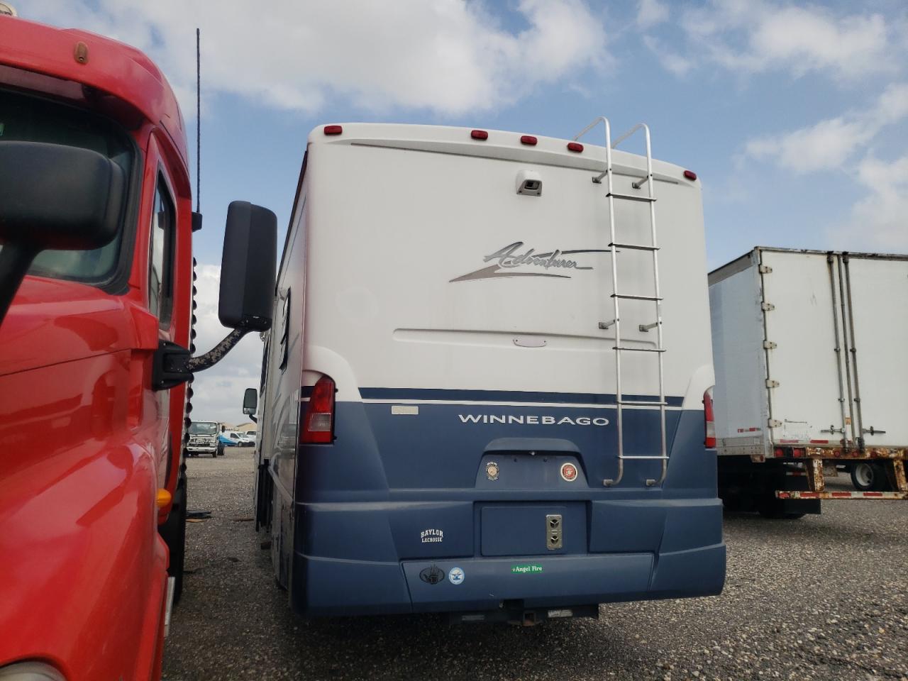 Photo 3 from auction – 2003 WINNEBAGO MOTORHOME with VIN 5B4MP67G733367411