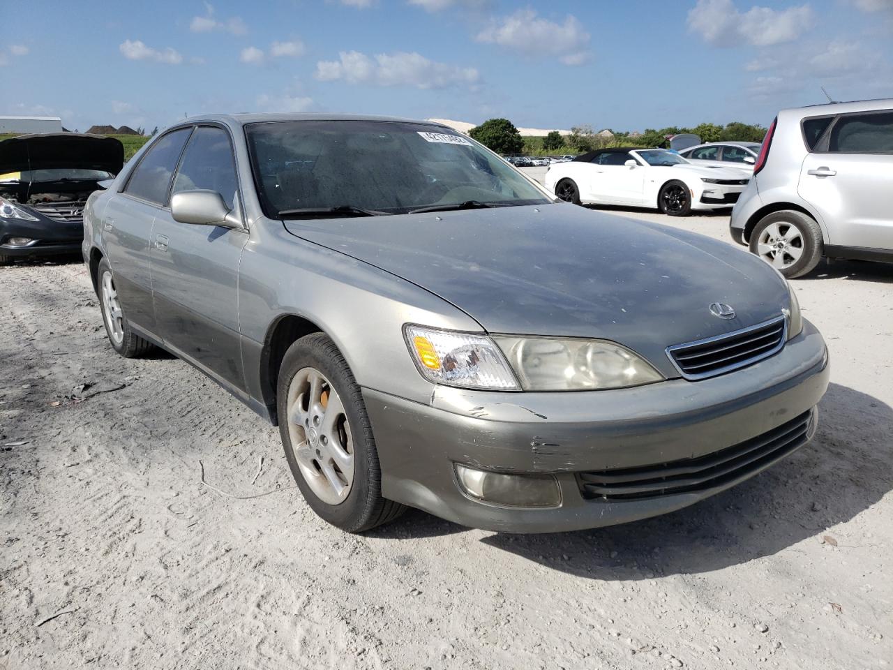 LEXUS ES 300 2000 with VIN JT8BF28G0Y0267587 - Photo from auction