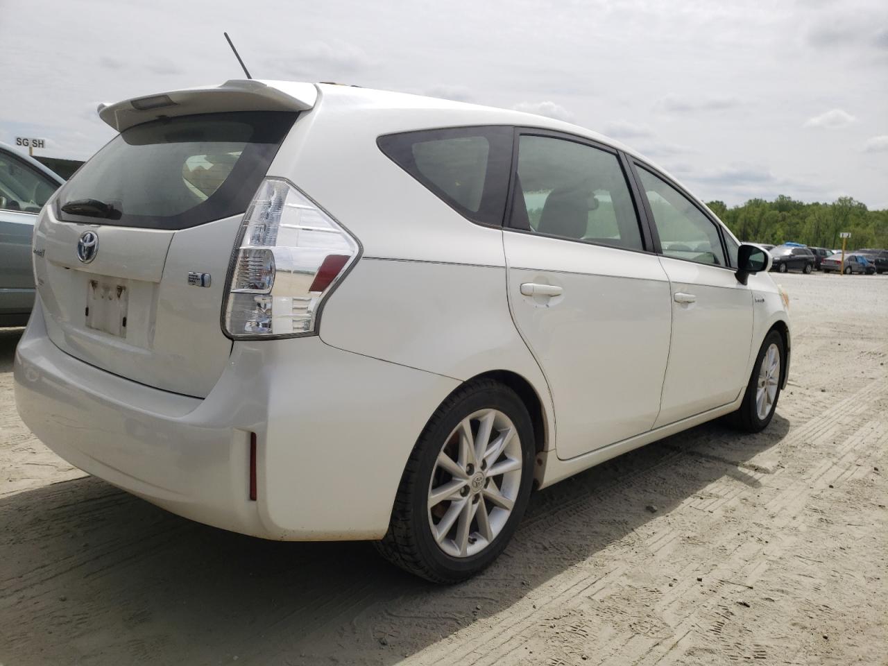 Photo 4 from auction – 2013 TOYOTA PRIUS V with VIN JTDZN3EU3D3283018