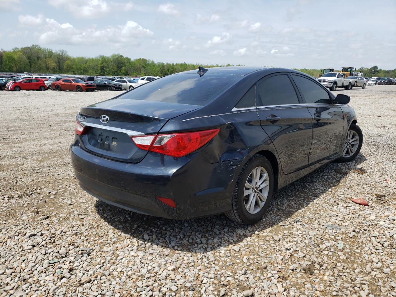 Photo 4 from auction – 2014 HYUNDAI SONATA GLS with VIN 5NPEB4AC5EH861300