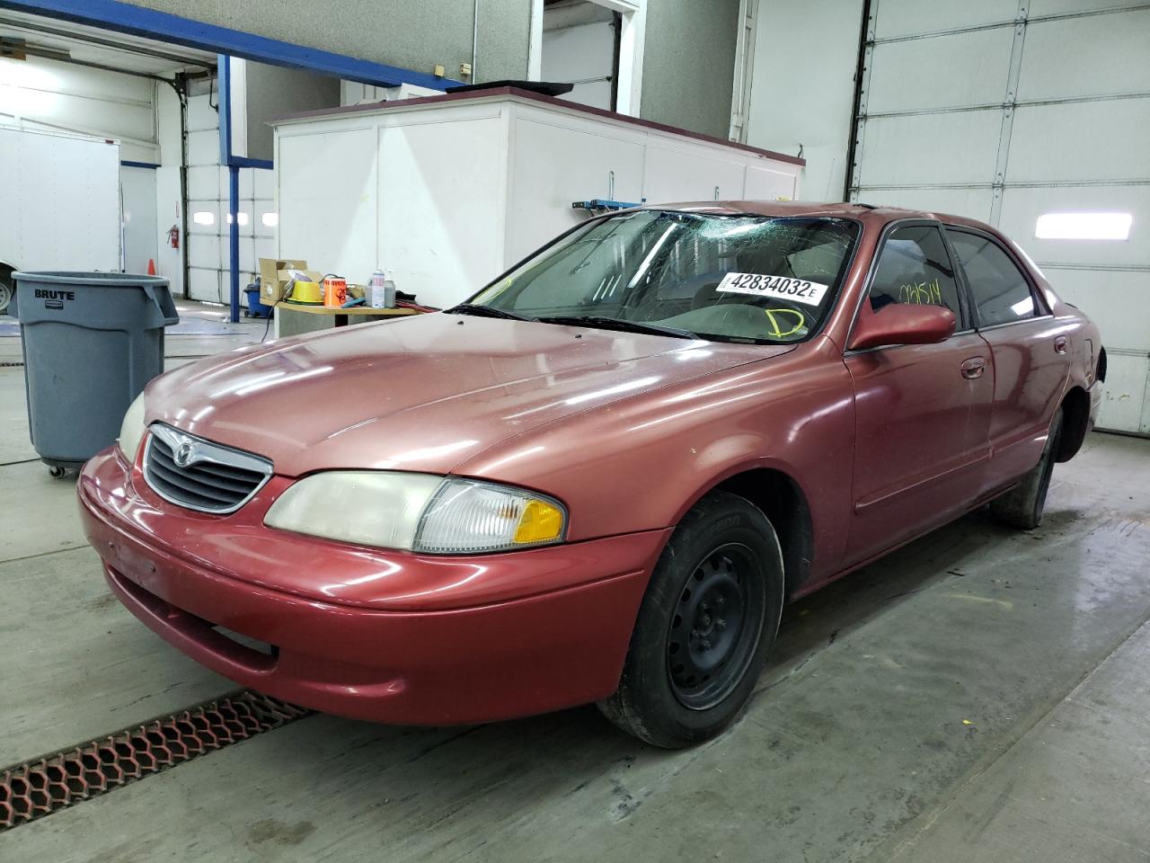Photo 2 from auction – 1998 MAZDA 626 DX with VIN 1YVGF22C0W5716256