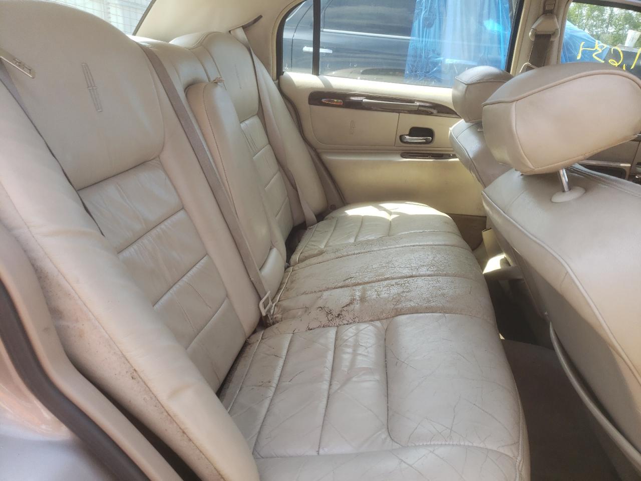 Photo 6 from auction – 2000 LINCOLN TOWN CAR with VIN 1LNHM81W7YY787921