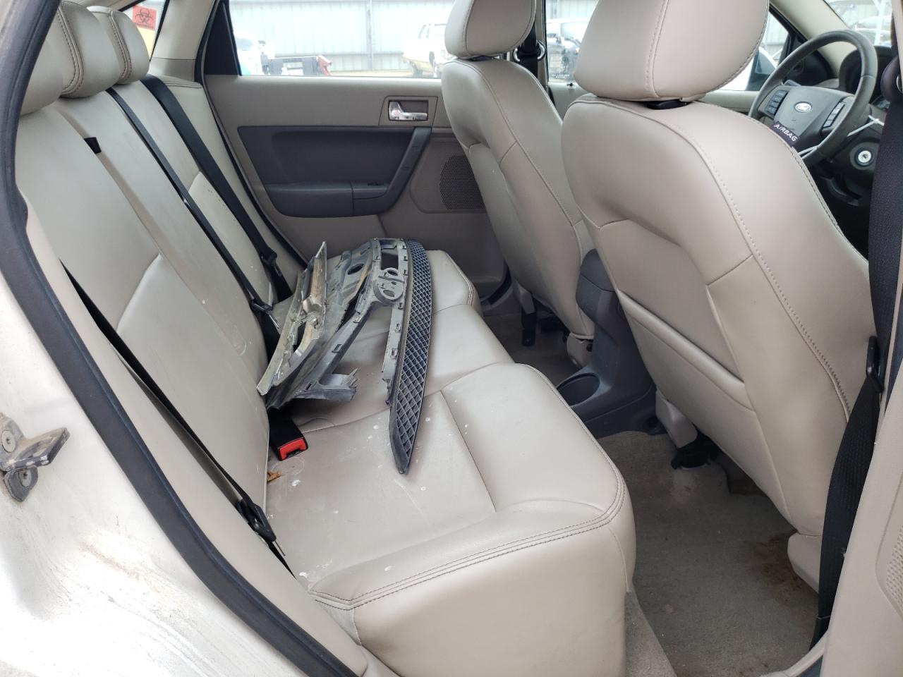 Photo 6 from auction – 2011 FORD FOCUS SEL with VIN 1FAHP3HN6BW189954
