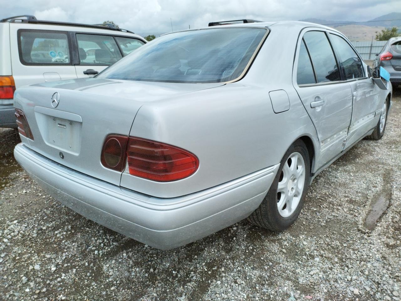 Photo 4 from auction – 1998 MERCEDES-BENZ E 320 with VIN WDBJF65F5WA480380