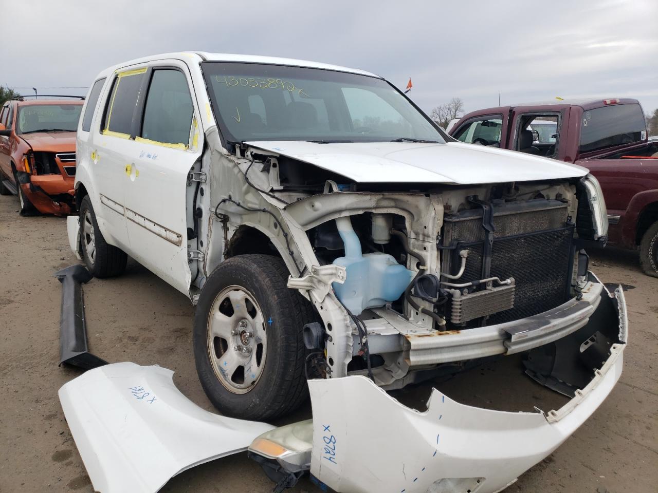 HONDA PILOT LX 2011 with VIN 5FNYF4H28BB001352 - Photo from auction
