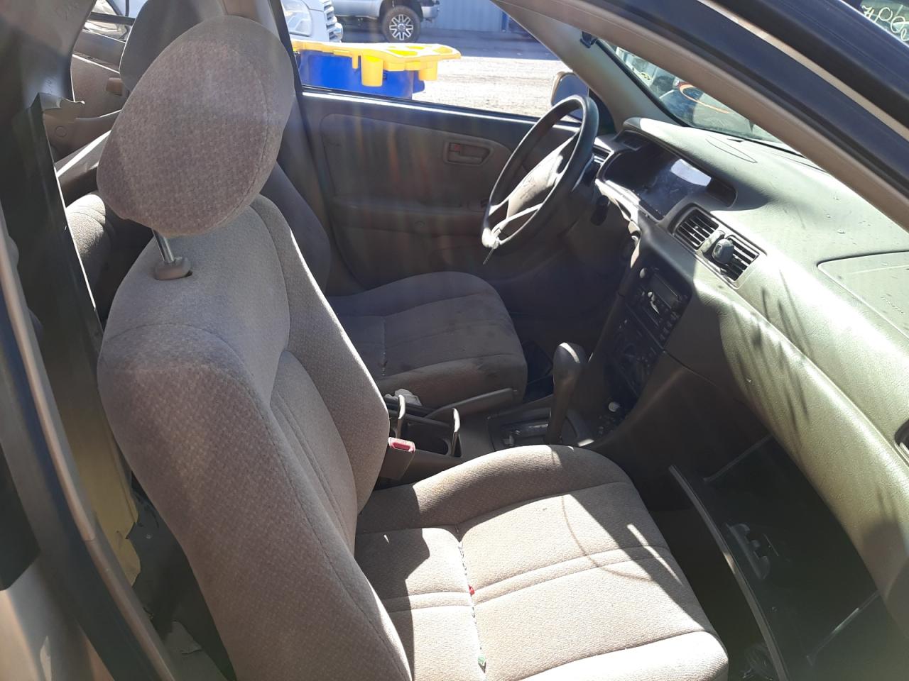 Photo 5 from auction – 2000 TOYOTA CAMRY LE with VIN JT2BF28K1Y0243037