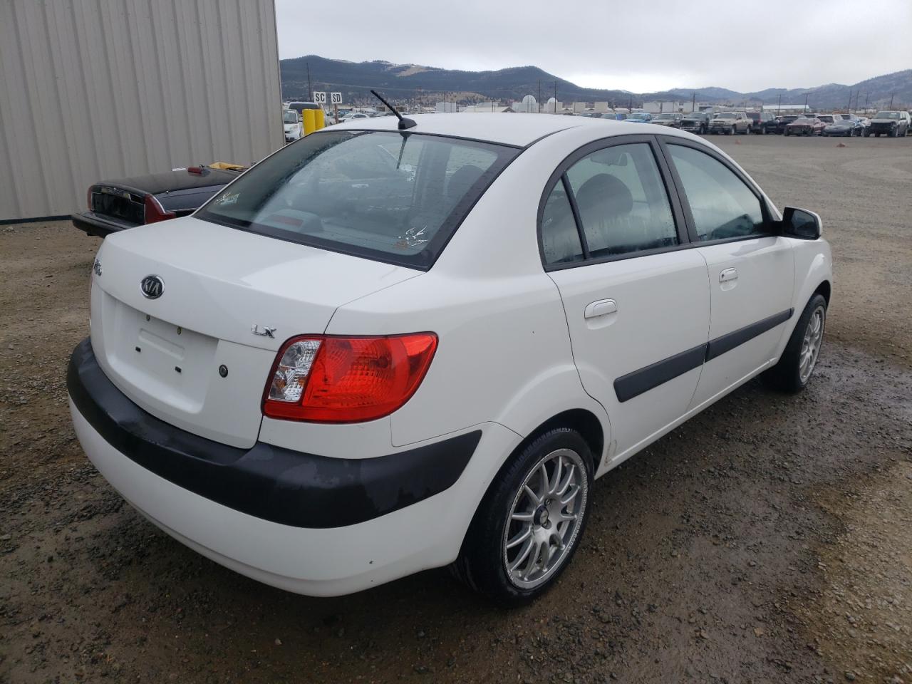 Photo 4 from auction – 2007 KIA RIO BASE with VIN KNADE123076246115