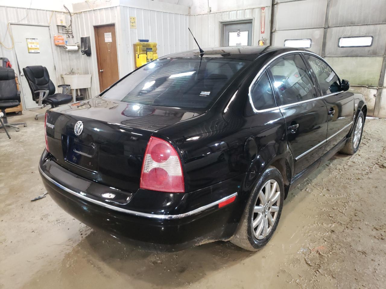 Photo 4 from auction – 2004 VOLKSWAGEN PASSAT GLS with VIN WVWPD63B94P052212