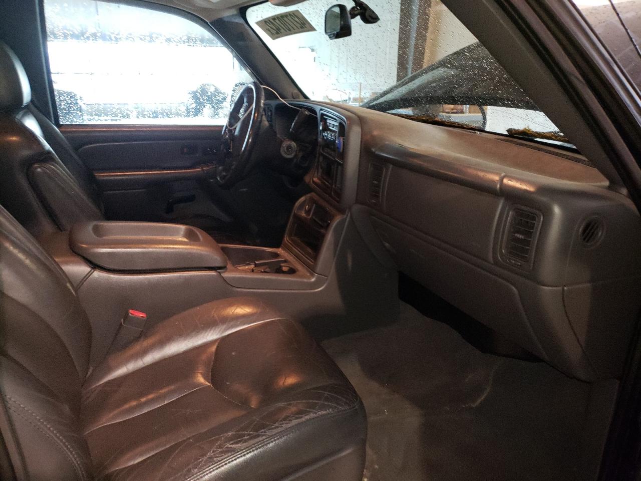 Photo 5 from auction – 2004 CHEVROLET AVALANCHE with VIN 3GNEK12T04G250540