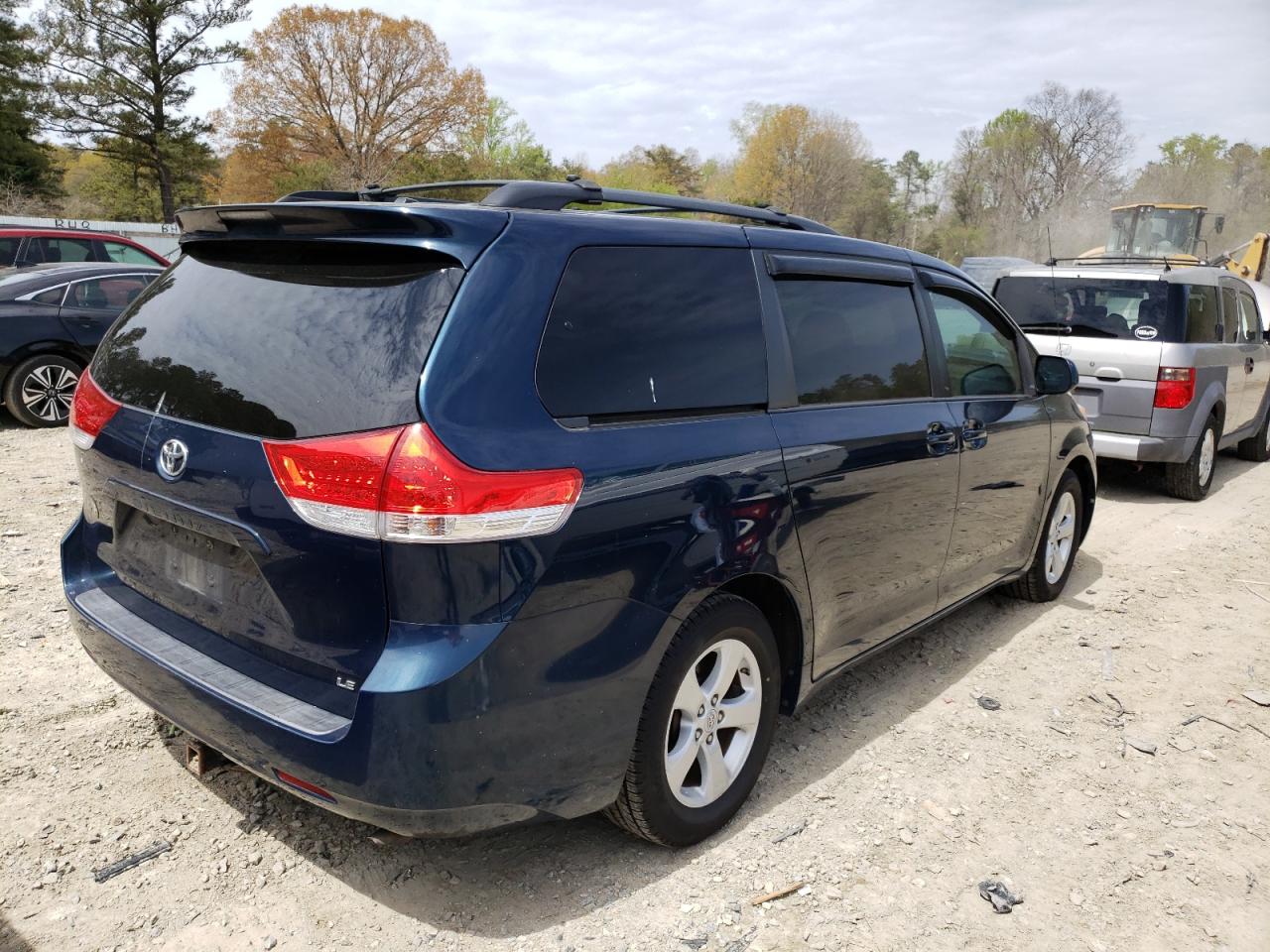 Photo 4 from auction – 2011 TOYOTA SIENNA LE with VIN 5TDKK3DC6BS117297
