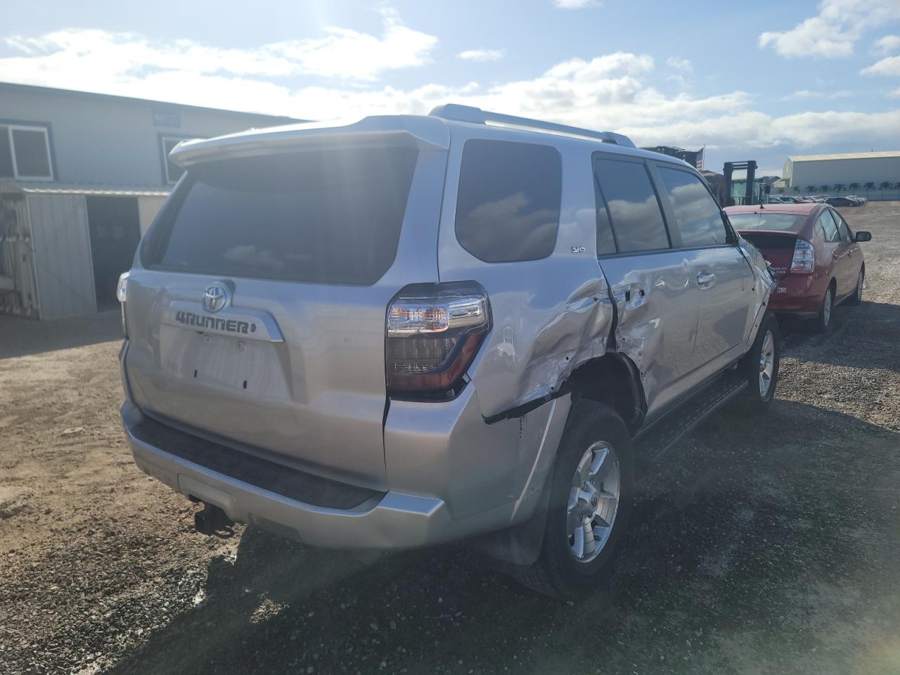 Photo 4 from auction – 2017 TOYOTA 4RUNNER SR with VIN JTEBU5JR5H5407717