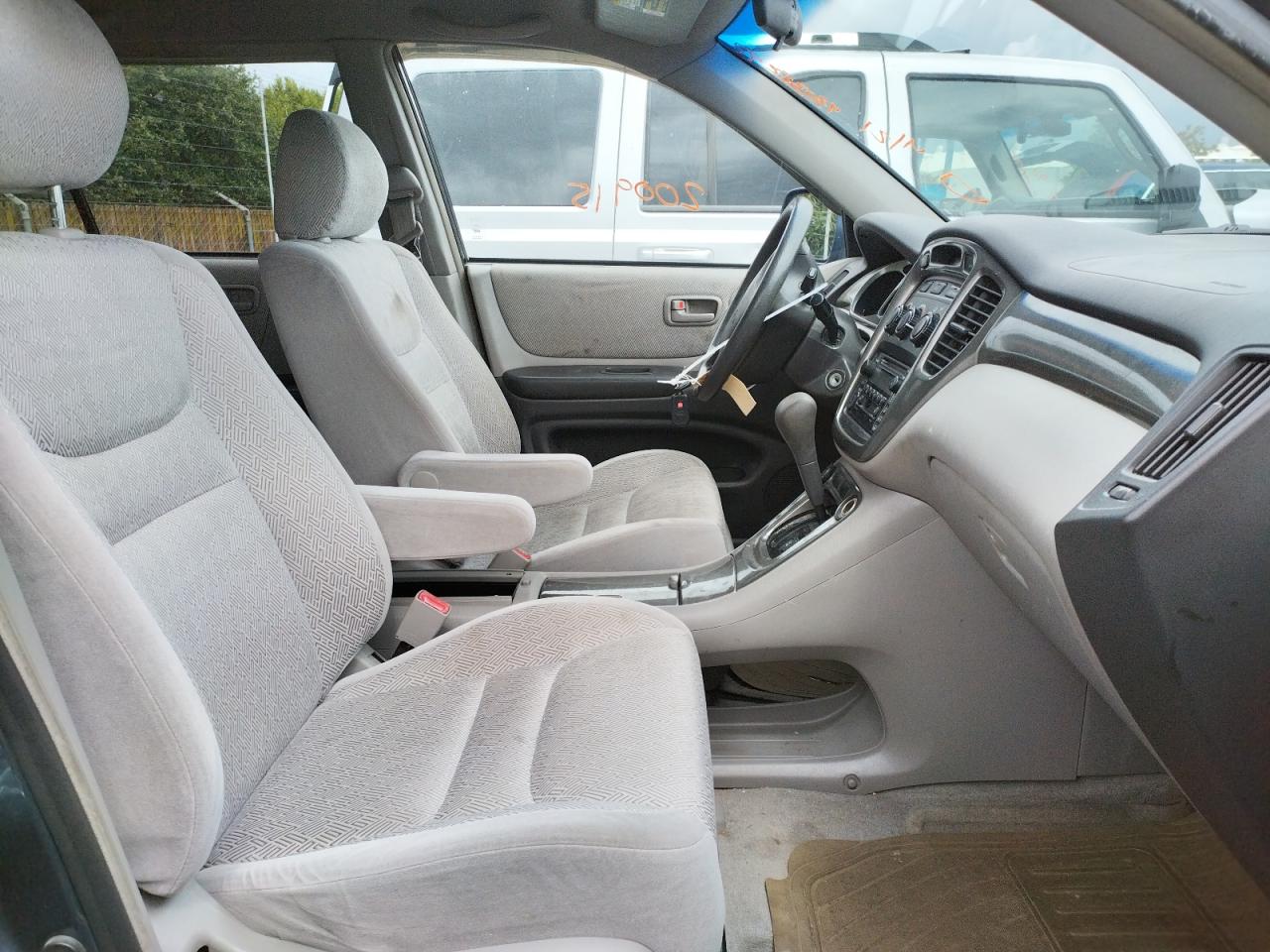 Photo 5 from auction – 2002 TOYOTA HIGHLANDER with VIN JTEGF21A020035409