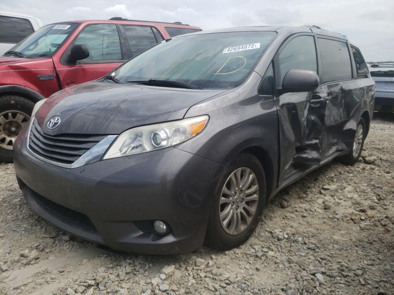 Photo 2 from auction – 2012 TOYOTA SIENNA XLE with VIN 5TDYK3DC0CS231680