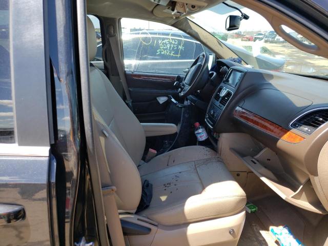 Photo 5 from auction – 2016 CHRYSLER TOWN & COU with VIN 2C4RC1BGXGR290990