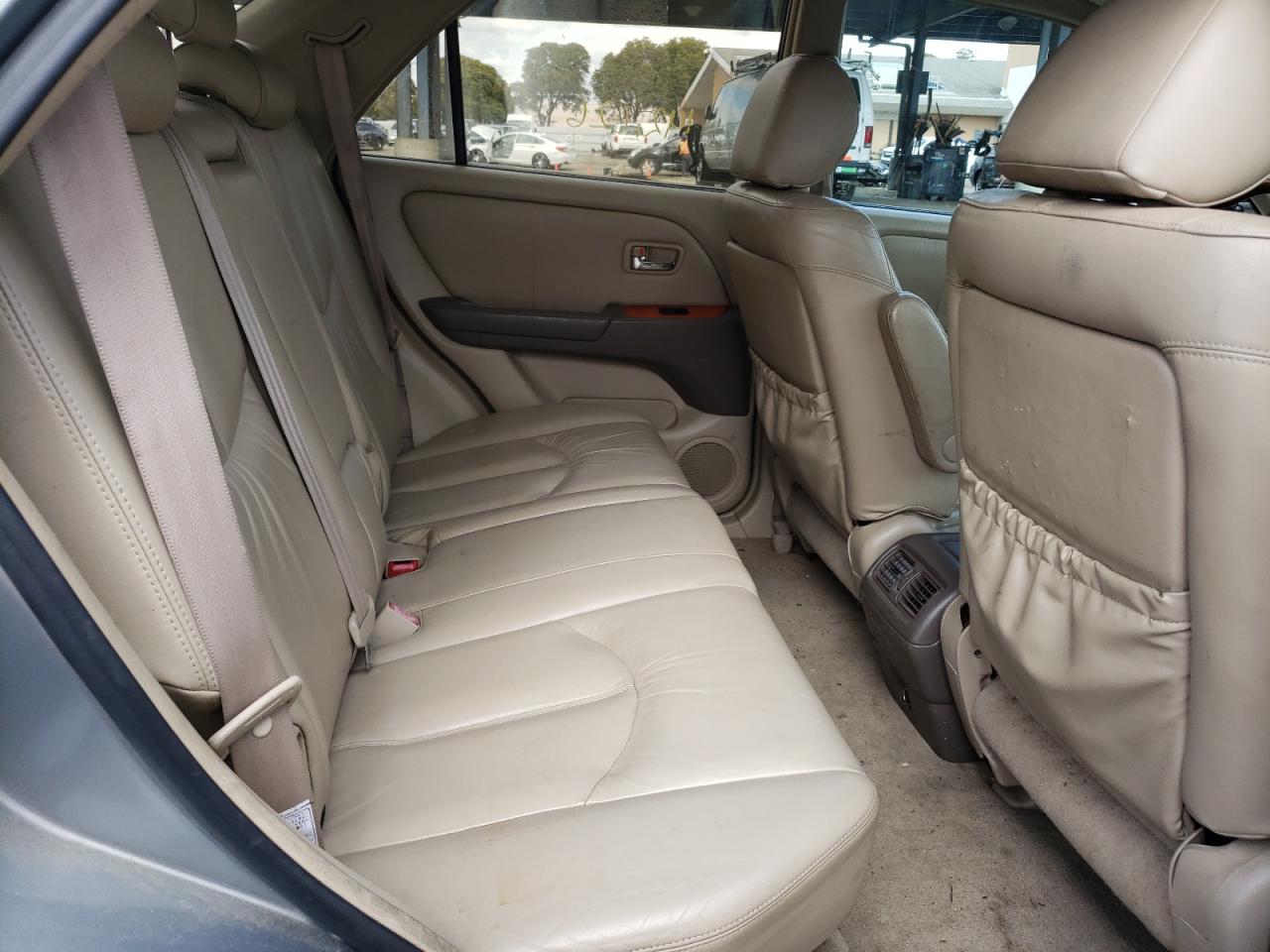 Photo 6 from auction – 2001 LEXUS RX 300 with VIN JTJHF10UX10174943
