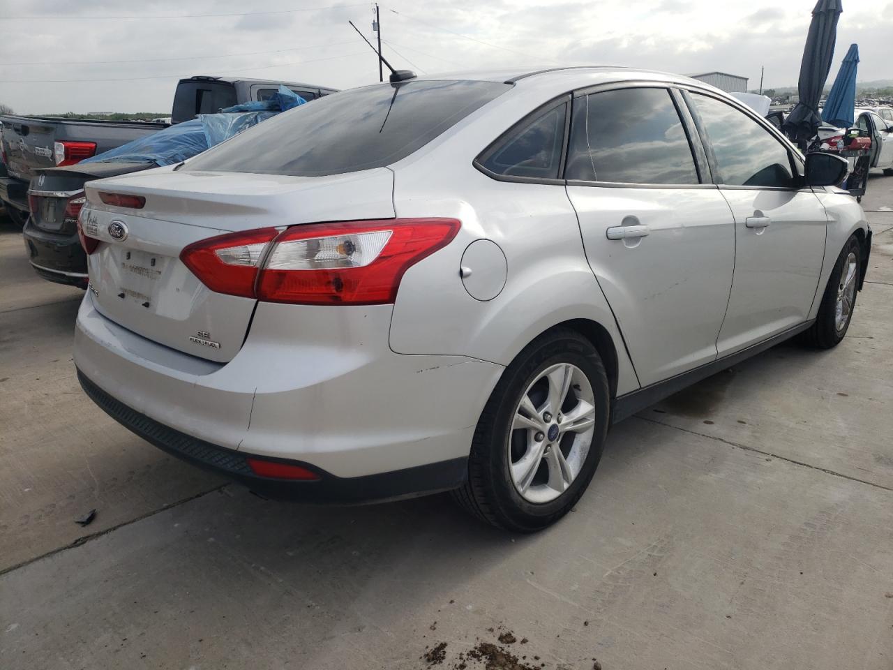 Photo 4 from auction – 2014 FORD FOCUS SE with VIN 1FADP3F28EL390140