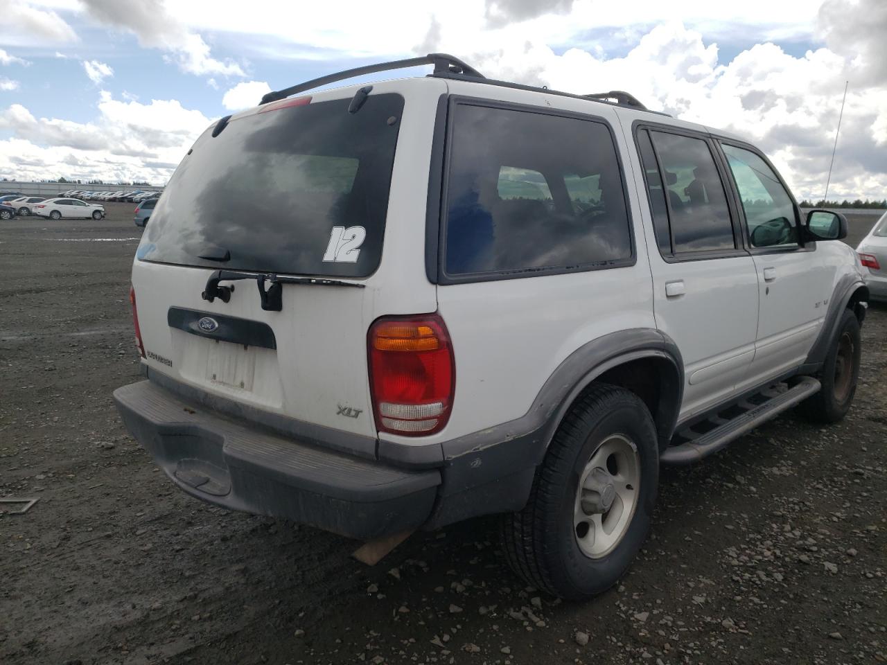 Photo 4 from auction – 2000 FORD EXPLORER with VIN 1FMZU83P2YZC64682