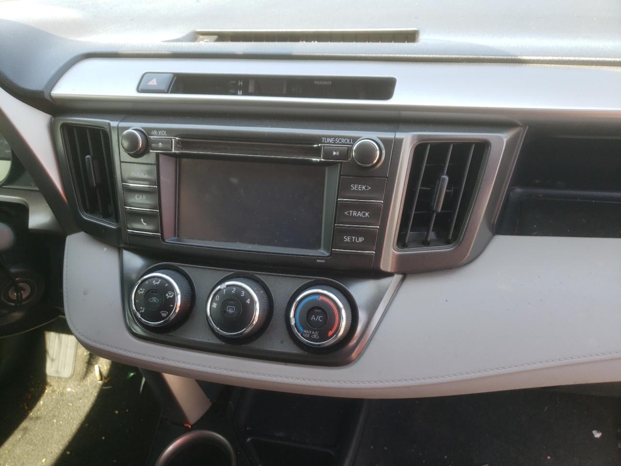 Photo 9 from auction – 2015 TOYOTA RAV4 LE with VIN JTMZFREV4FD064705