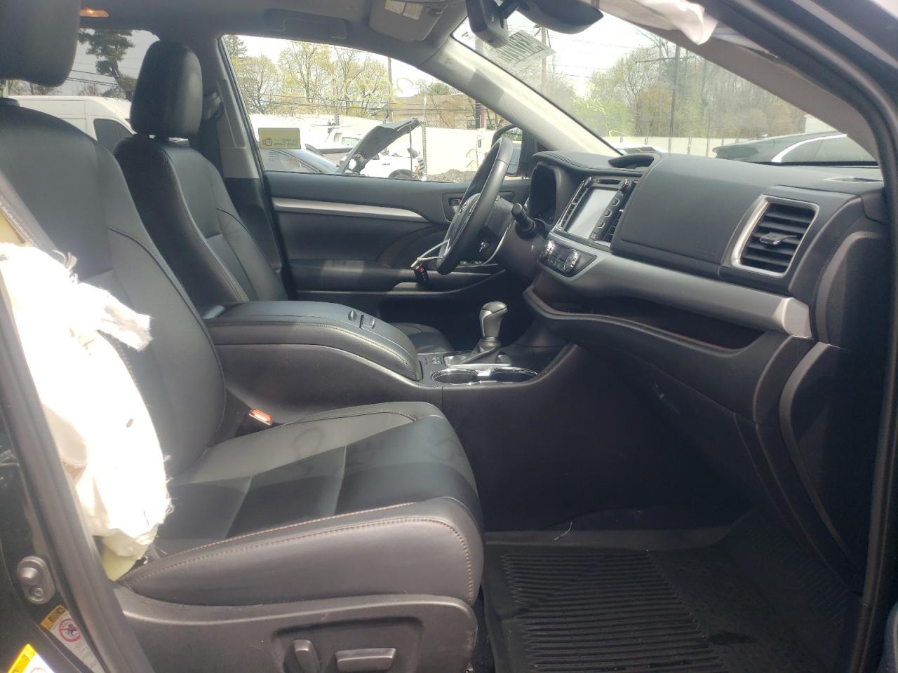 Photo 5 from auction – 2019 TOYOTA HIGHLANDER with VIN 5TDJZRFH8KS608893