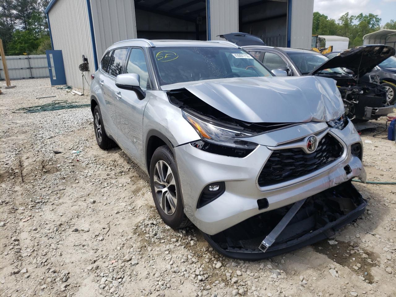 TOYOTA HIGHLANDER 2021 with VIN 5TDGZRAH4MS080032 - Photo from auction