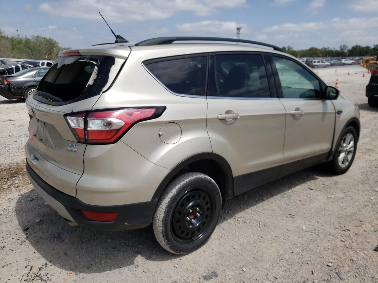 Photo 4 from auction – 2018 FORD ESCAPE SE with VIN 1FMCU0GD4JUC58098
