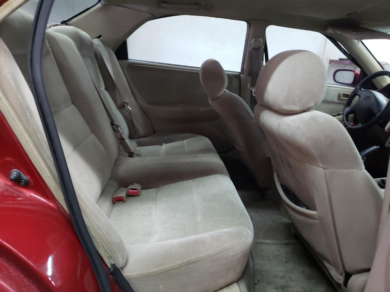 Photo 6 from auction – 1998 MAZDA 626 DX with VIN 1YVGF22C0W5716256