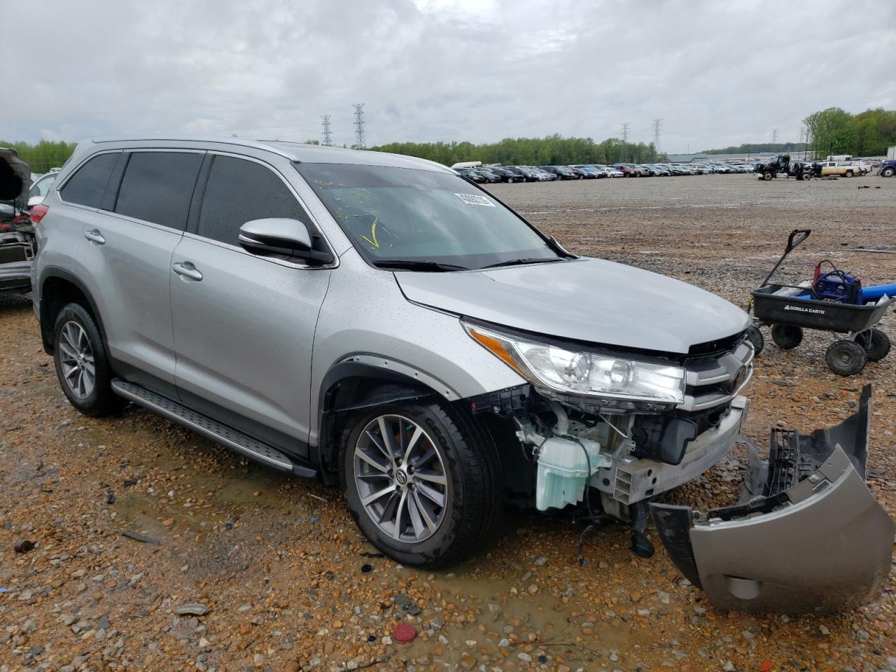 TOYOTA HIGHLANDER 2019 with VIN 5TDKZRFH6KS557771 - Photo from auction