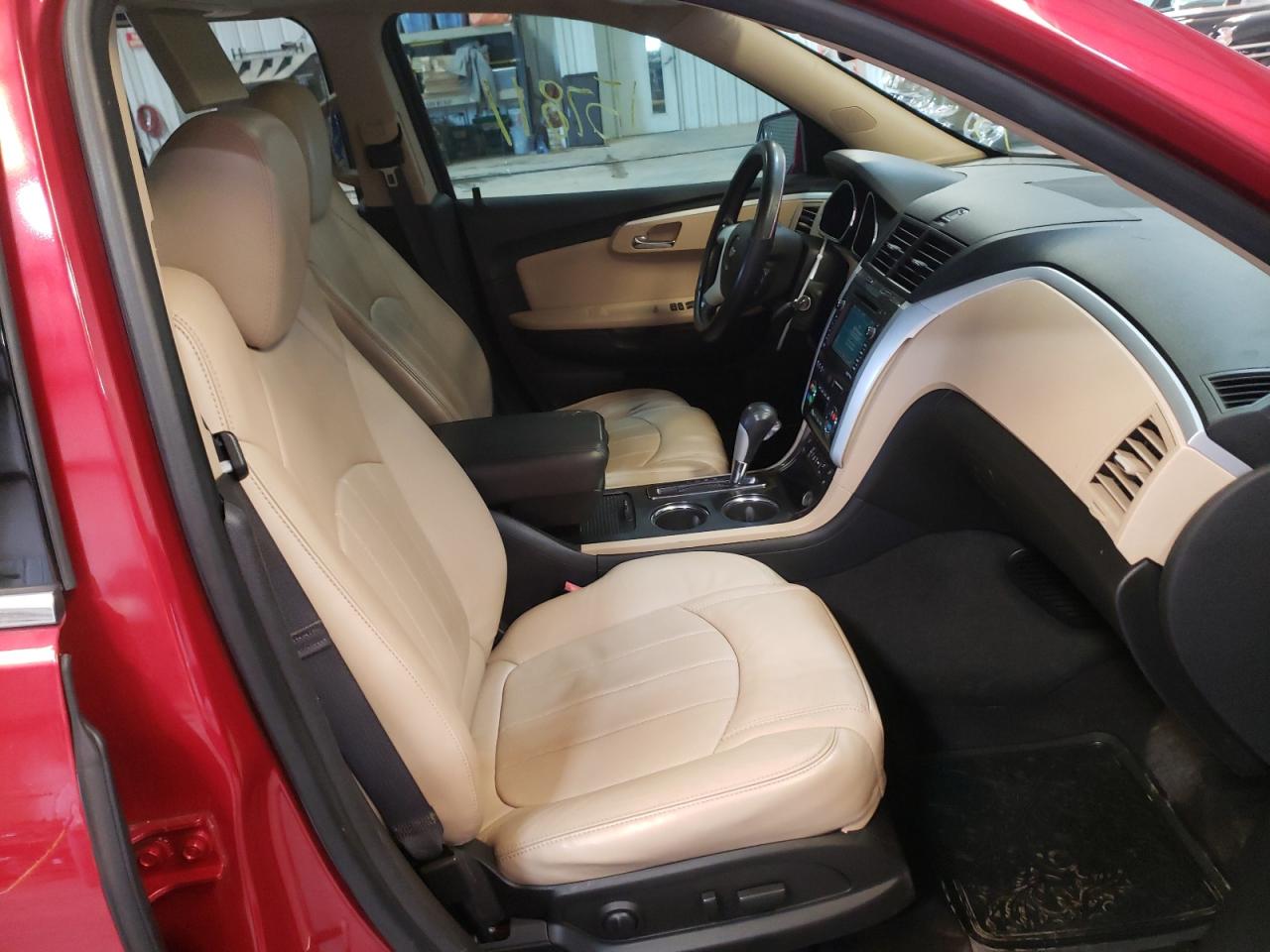 Photo 5 from auction – 2012 CHEVROLET TRAVERSE L with VIN 1GNKRLEDXCJ250587