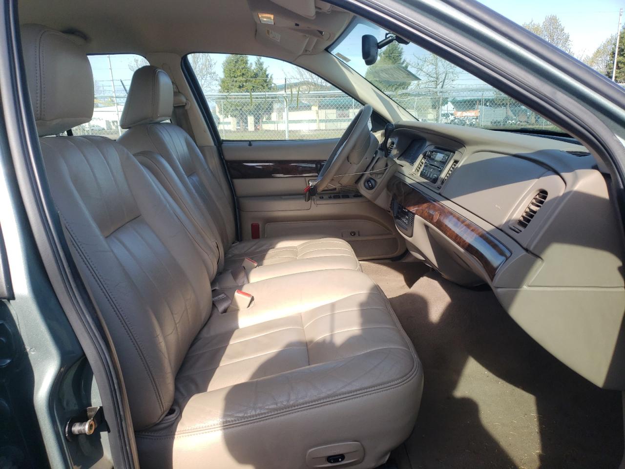Photo 5 from auction – 2005 MERCURY GRAND MARQ with VIN 2MEFM75W85X607789