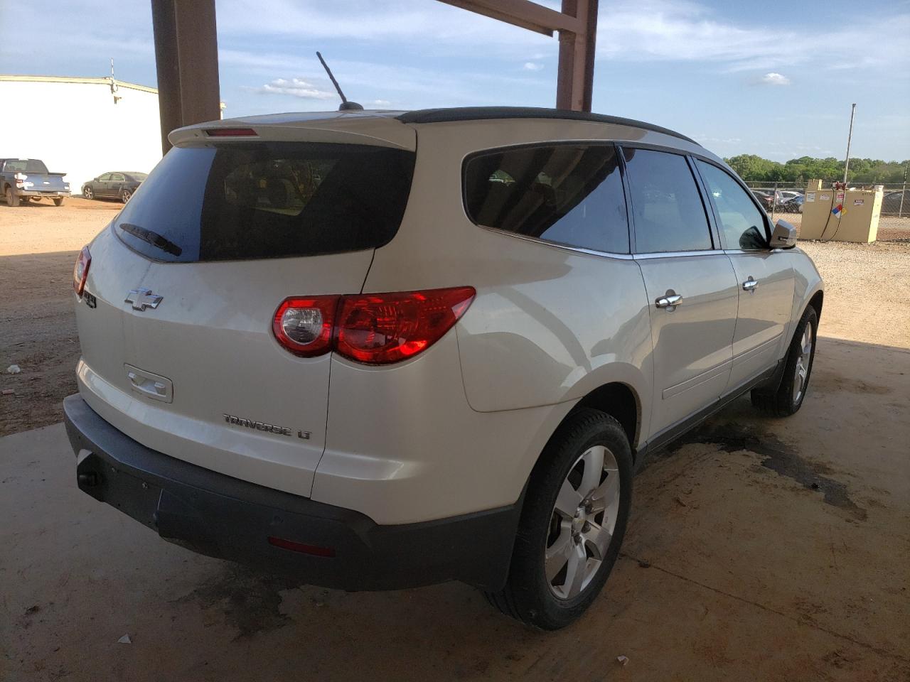 Photo 4 from auction – 2012 CHEVROLET TRAVERSE L with VIN 1GNKRGED7CJ397098