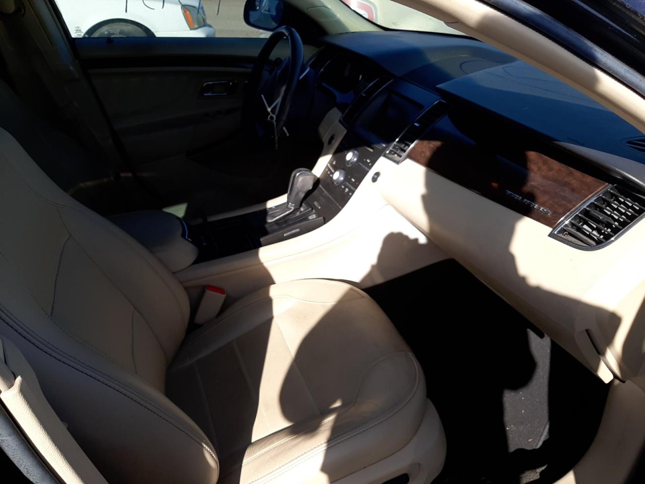 Photo 5 from auction – 2014 FORD TAURUS LIM with VIN 1FAHP2F83EG159185