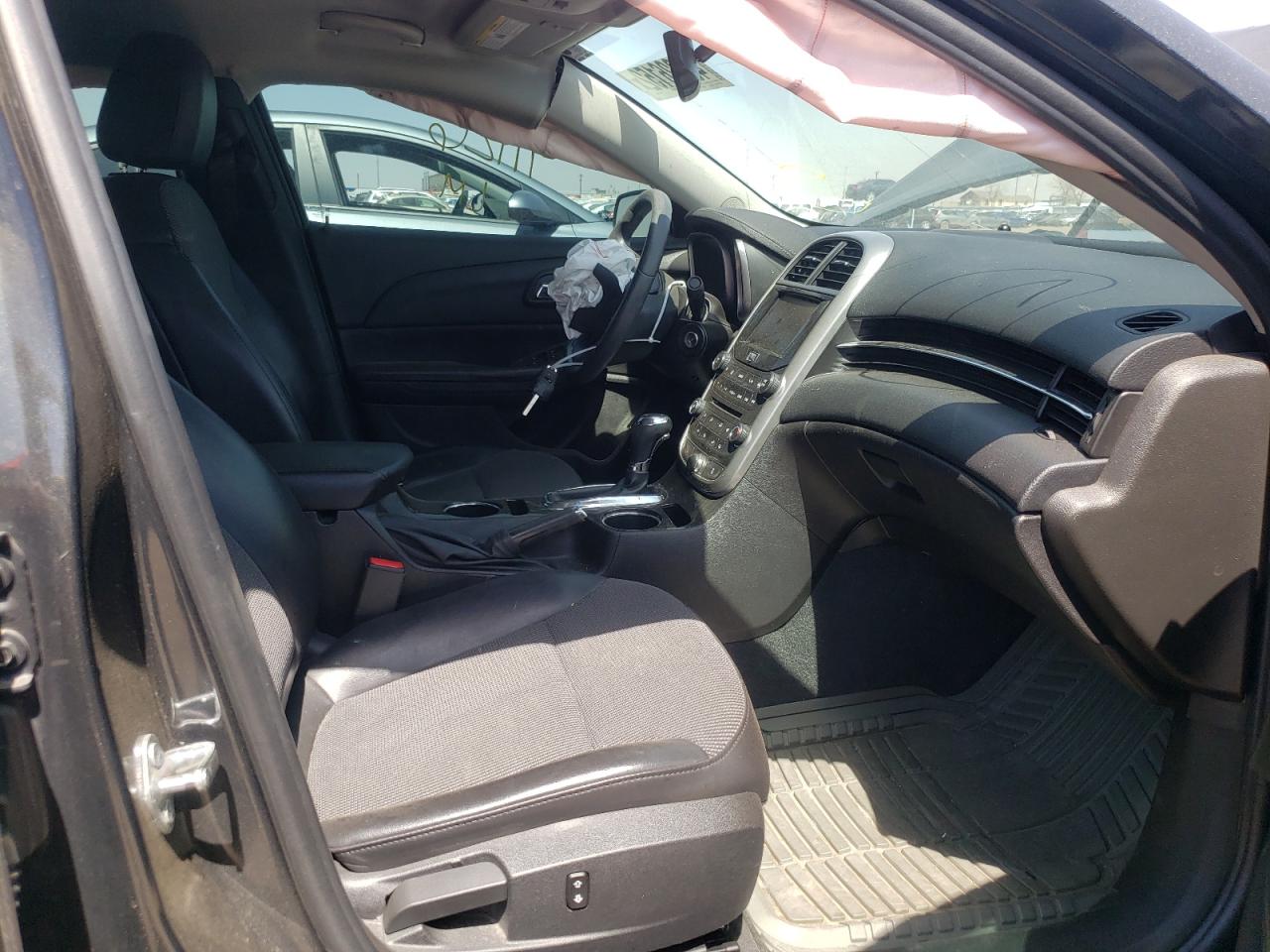 Photo 5 from auction – 2015 CHEVROLET MALIBU 1LT with VIN 1G11C5SL8FF271824