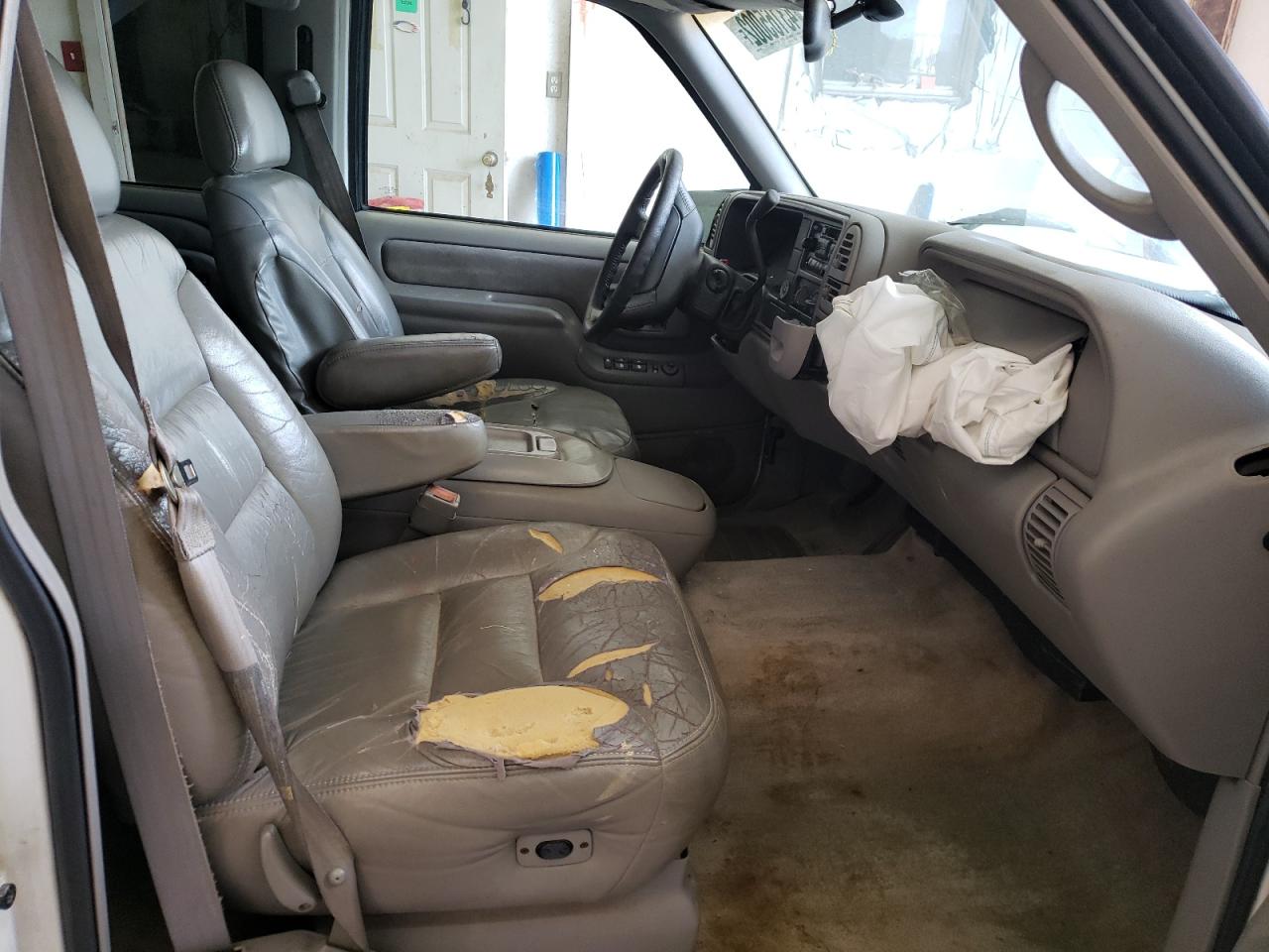 Photo 5 from auction – 1997 GMC SUBURBAN C with VIN 3GKEC16R4VG527488