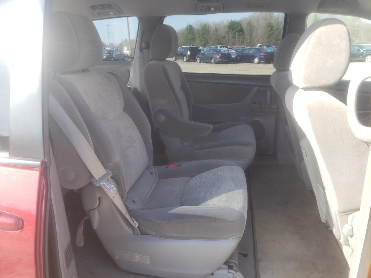 Photo 6 from auction – 2010 TOYOTA SIENNA CE with VIN 5TDKK4CC5AS340422