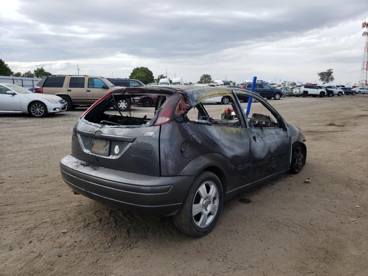 Photo 4 from auction – 2003 FORD FOCUS ZX3 with VIN 3FAFP31323R127911