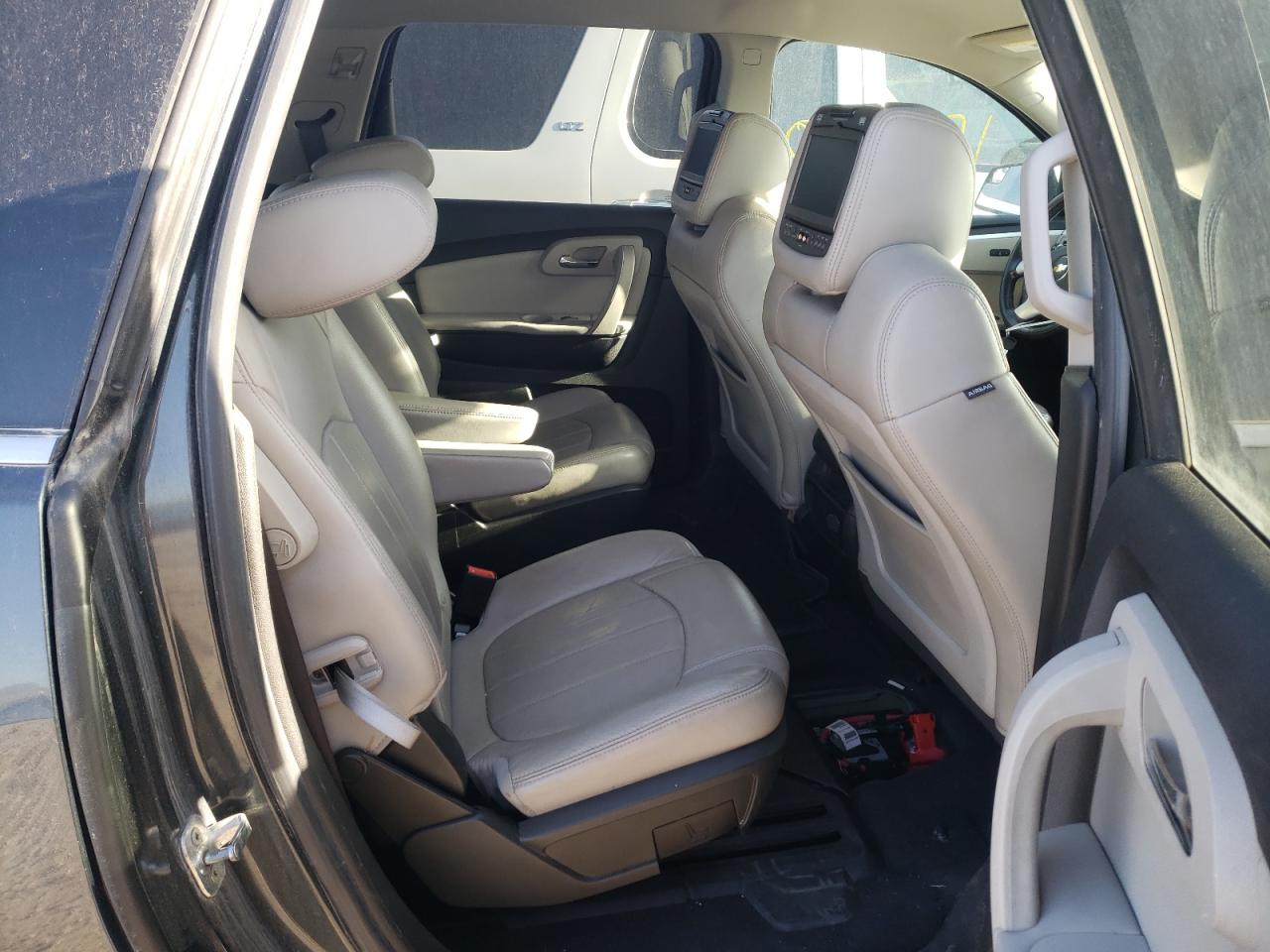 Photo 6 from auction – 2011 CHEVROLET TRAVERSE L with VIN 1GNKVLED4BJ381301