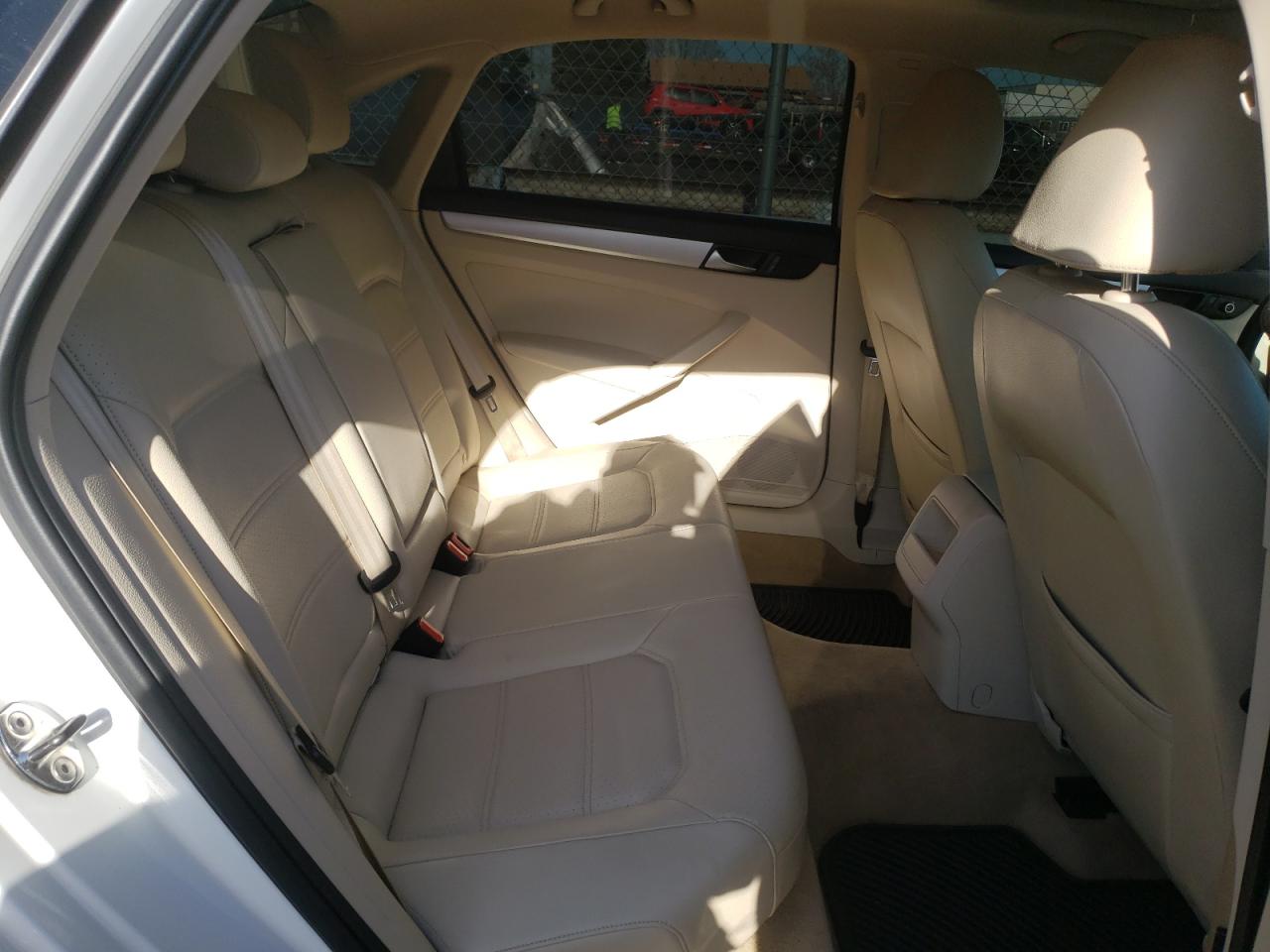 Photo 6 from auction – 2012 VOLKSWAGEN PASSAT SE with VIN 1VWBN7A35CC072386