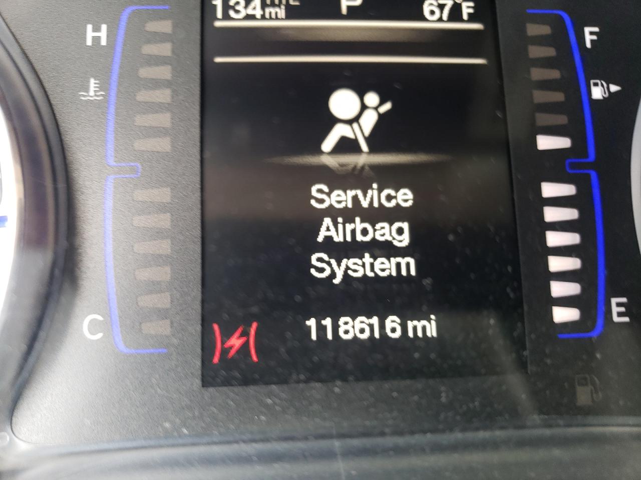 Photo 8 from auction – 2015 CHRYSLER 200 LIMITE with VIN 1C3CCCAB7FN599243
