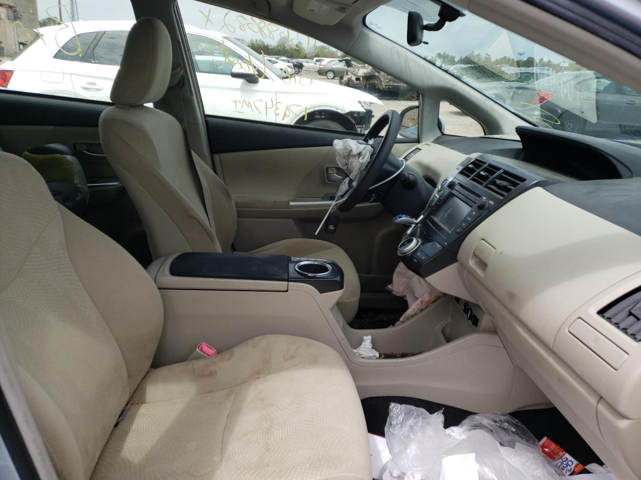 Photo 5 from auction – 2013 TOYOTA PRIUS V with VIN JTDZN3EU9D3272511