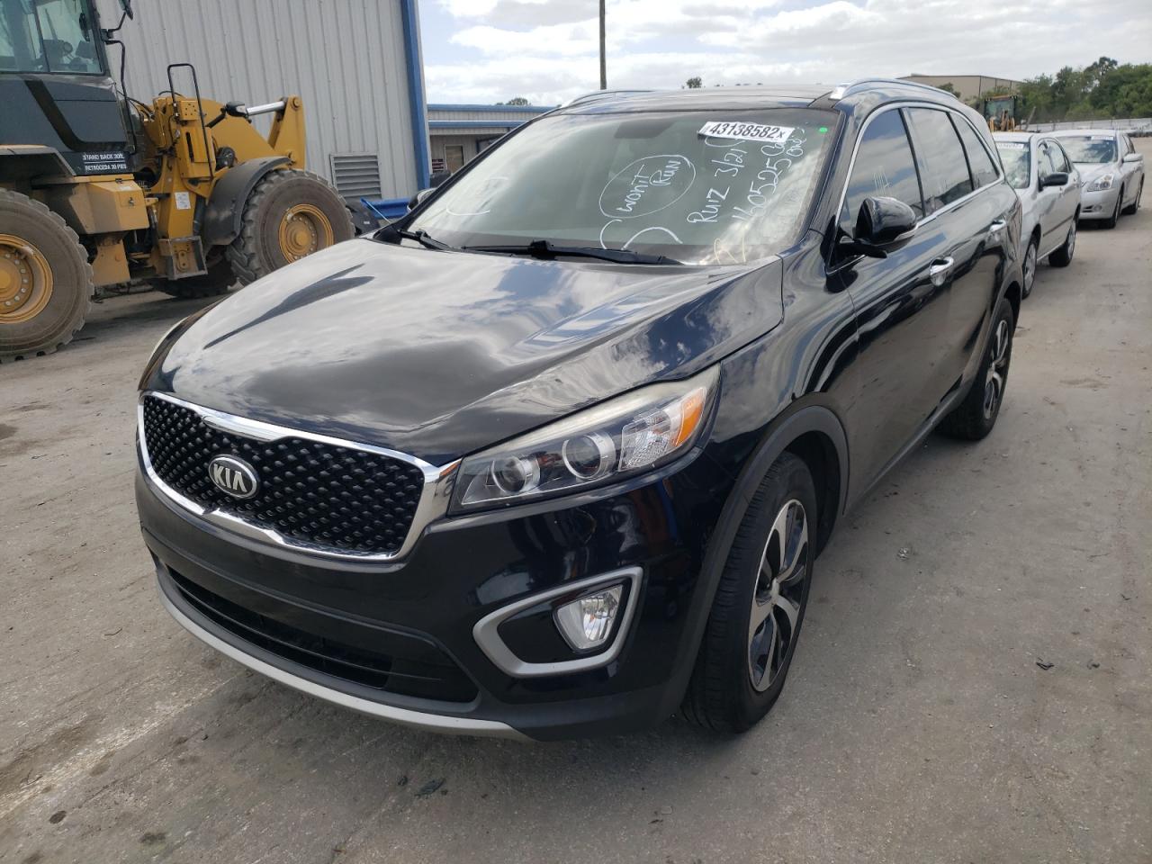 Photo 2 from auction – 2016 KIA SORENTO EX with VIN 5XYPH4A54GG160525