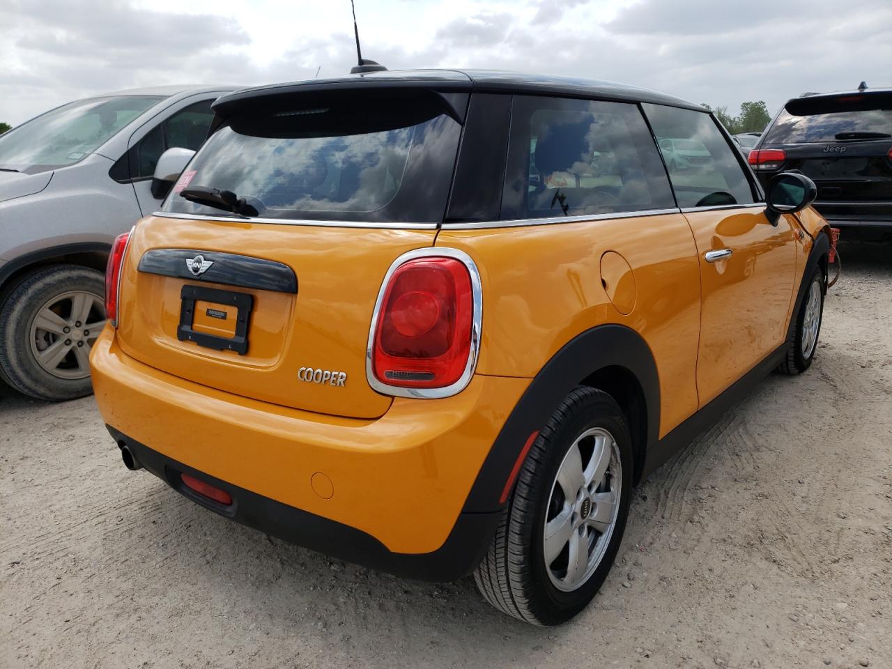 Photo 4 from auction – 2017 MINI COOPER with VIN WMWXP5C32H3C64358