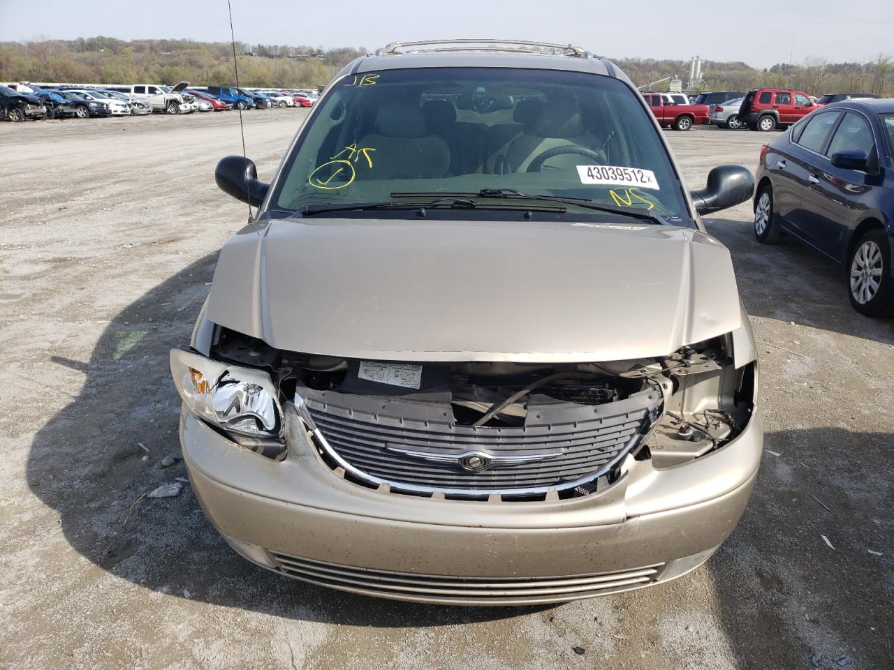 Photo 9 from auction – 2002 CHRYSLER TOWN & COU with VIN 2C8GP64L62R797282