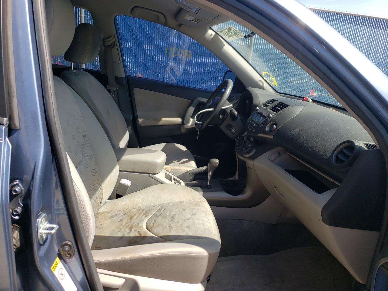 Photo 5 from auction – 2010 TOYOTA RAV4 with VIN JTMZF4DV1AD023722