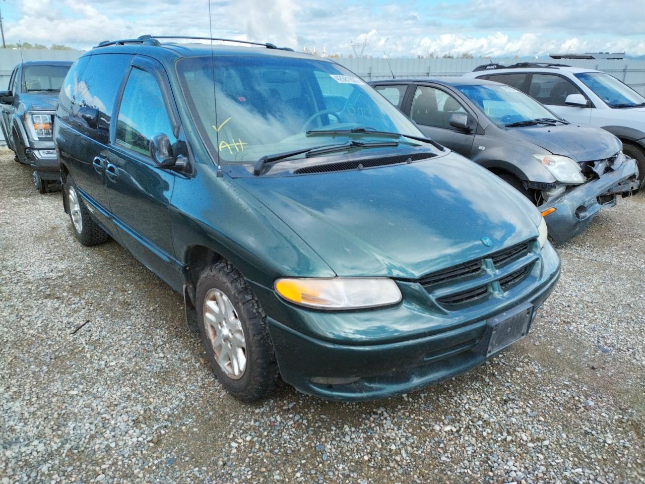 DODGE CARAVAN SE 1997 with VIN 2B4GP45R5VR194981 - Photo from auction