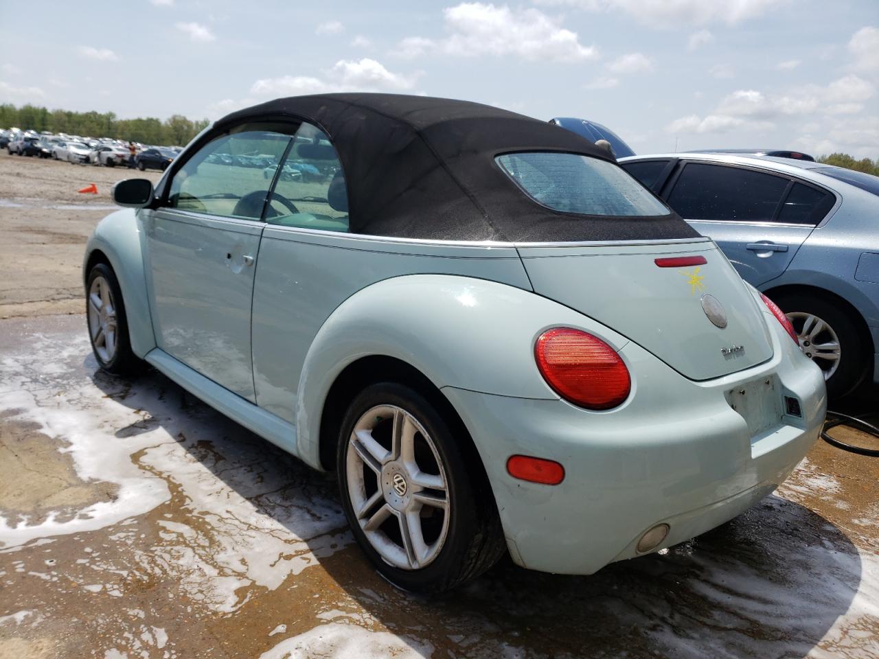 Photo 3 from auction – 2004 VOLKSWAGEN NEW BEETLE with VIN 3VWCD31Y54M338355